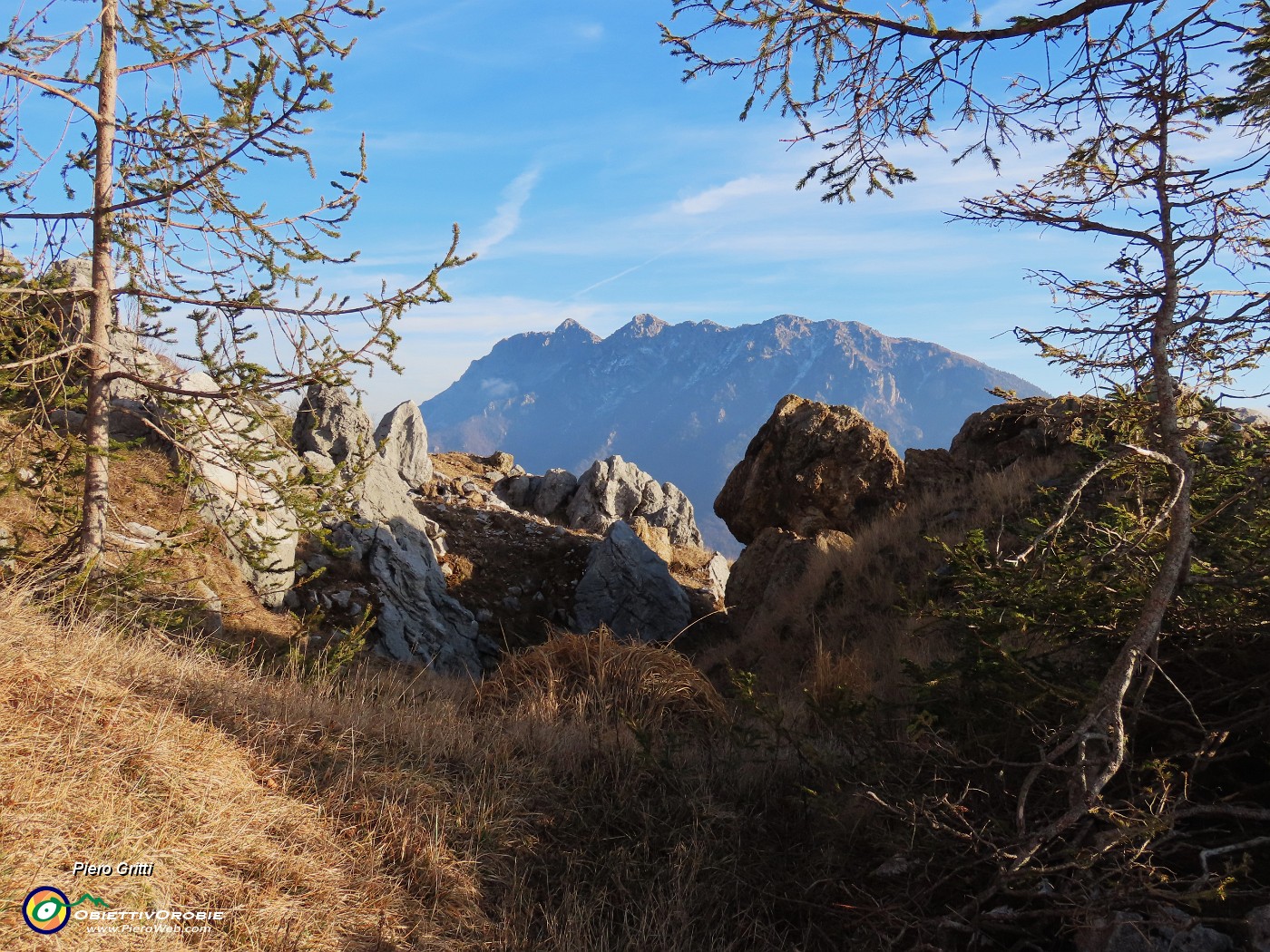 54 Dalle rocce delle ex-miniere vista in Alben.JPG